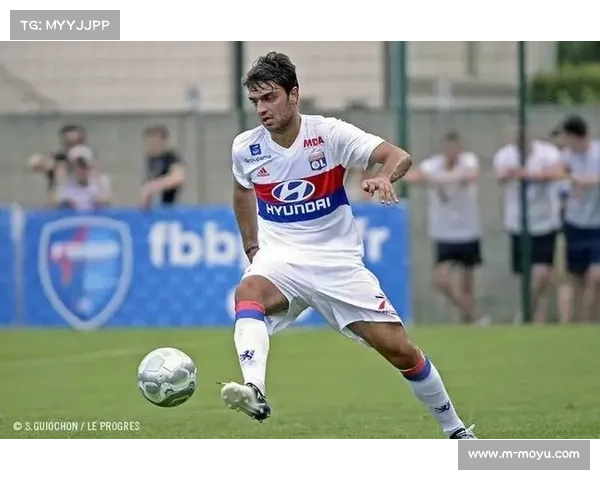 拜仁热身赛小将伦纳特·卡尔闪耀，传射建功独造三球